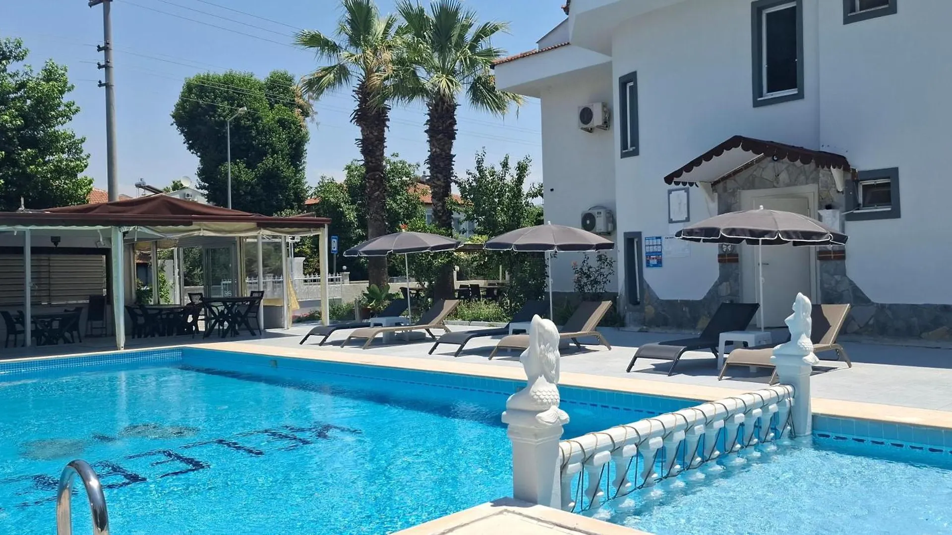 Lägenhetshotell Bizim Kelebek Otel Fethiye